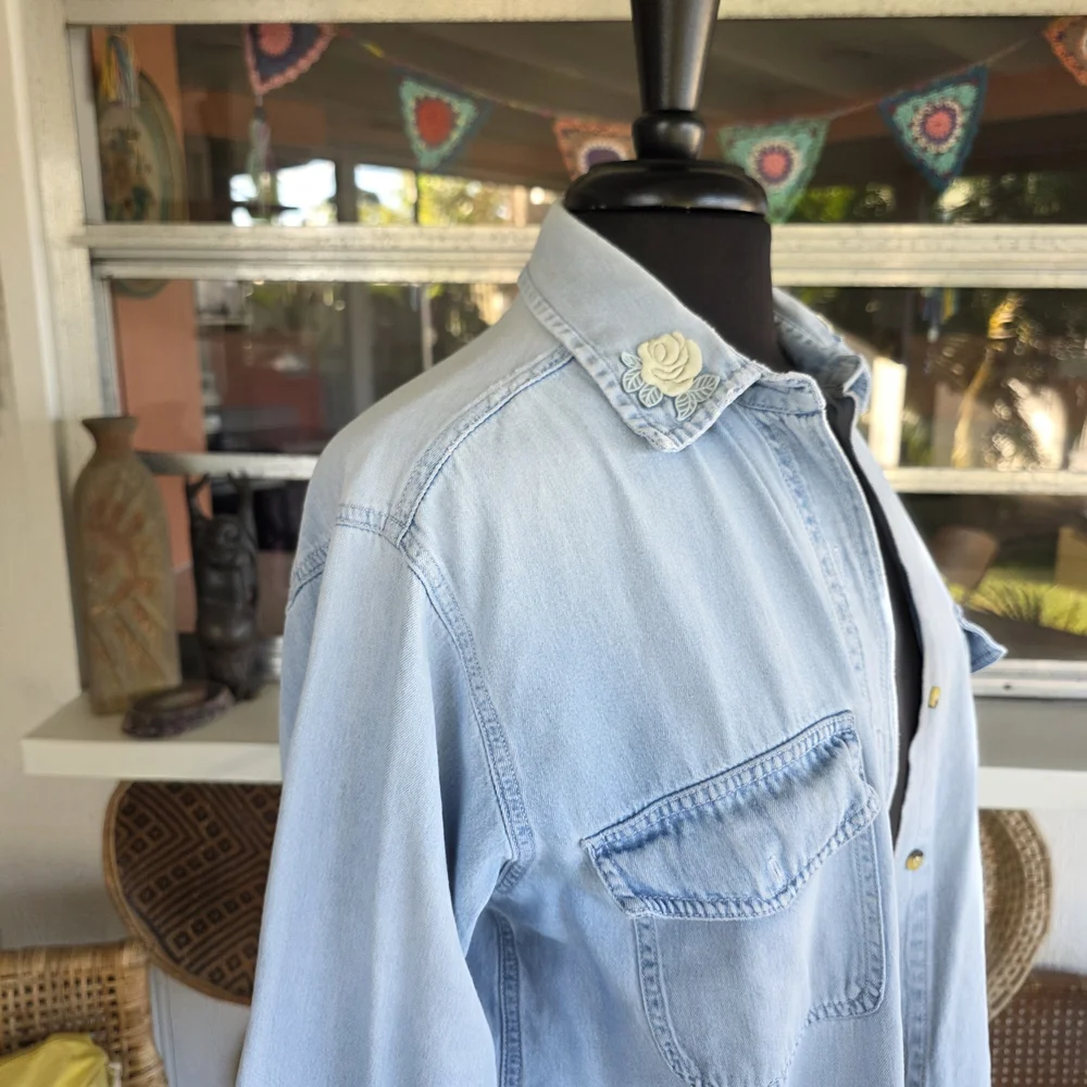 Vintage 90s Chic M Cotton Light Blue Button Down Shirt Soft Rose Patches - Picture 6 of 11